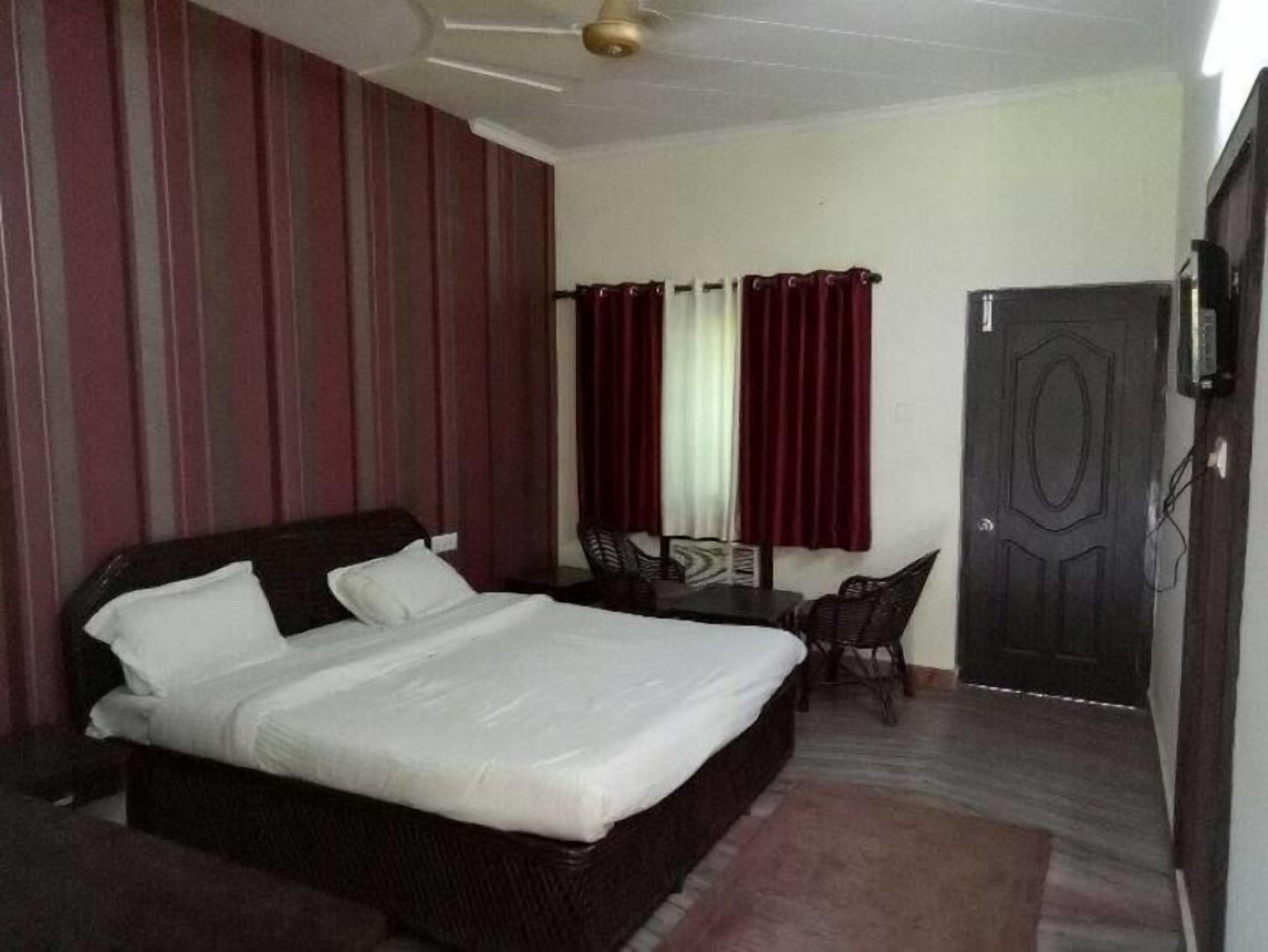 Adb Rooms Hotel Whispering River - Manali (Himachal Pradesh), Manali