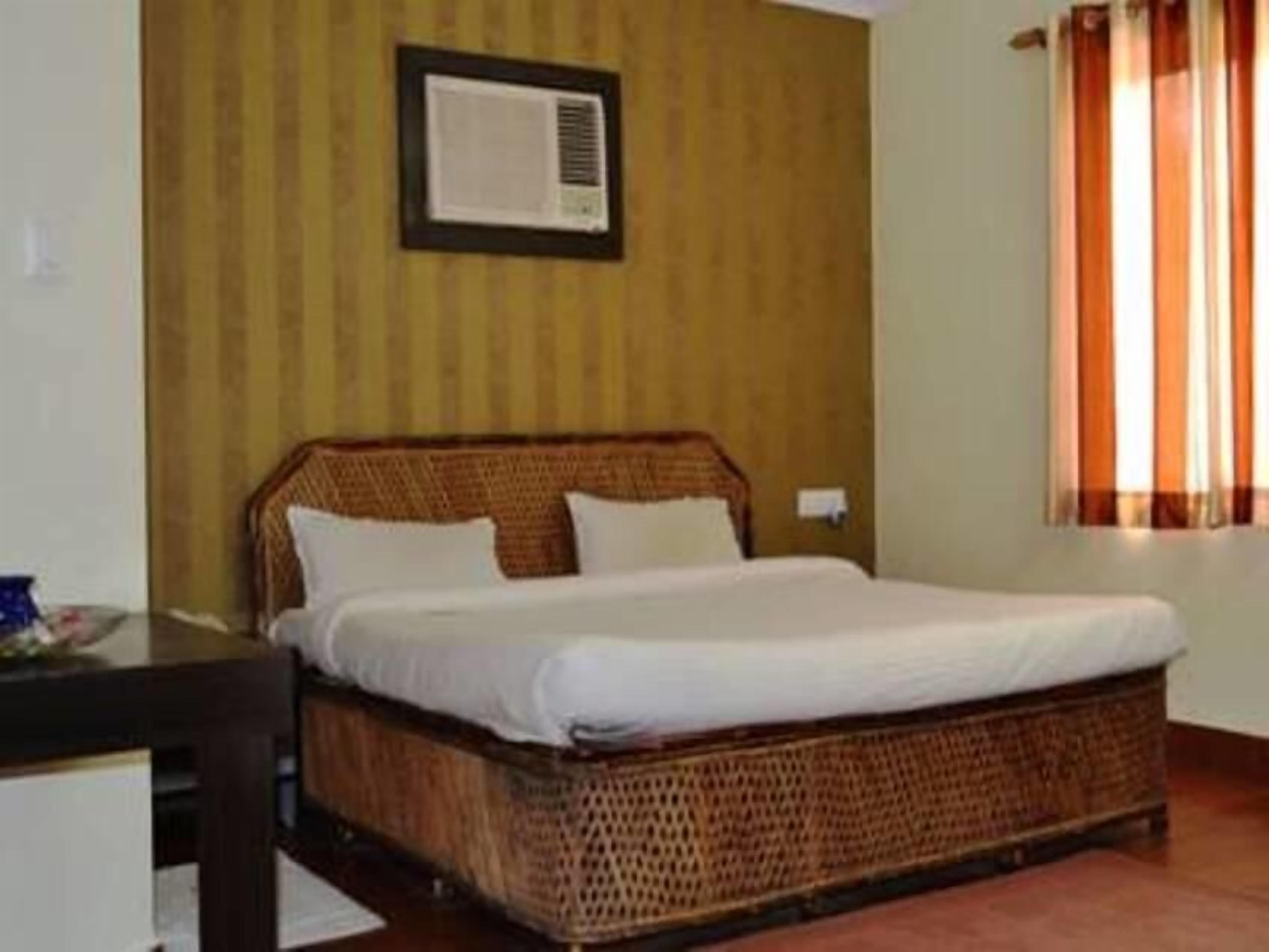 Adb Rooms Hotel Whispering River - Manali (Himachal Pradesh) — Photos 3